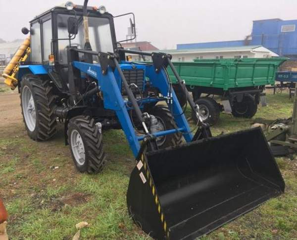 Фронтальный навесной погрузчик на трактор МТЗ-82.1 и его модификации