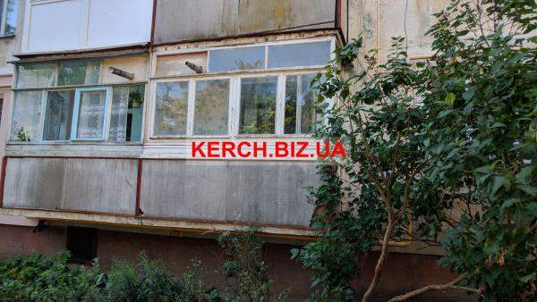 Г-образный балкон (с выходом трубы с газовой колонки)