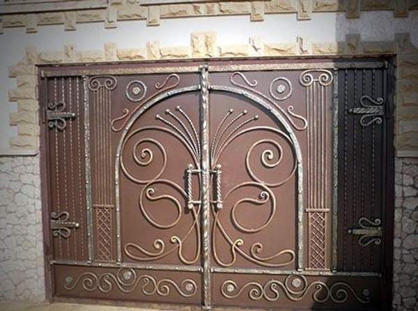 Гаражные ворота распашные сварные - делаем "под ключ"