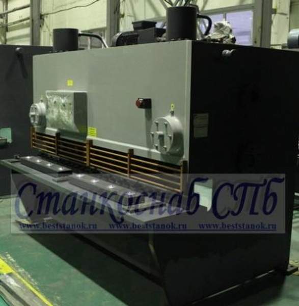 Гидравлические ножницы гильотинные 20х2500мм