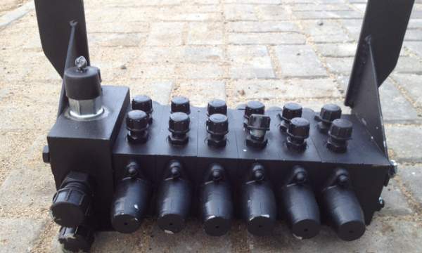 Гидрораспределитель выносных опор для автокранов КС-45717