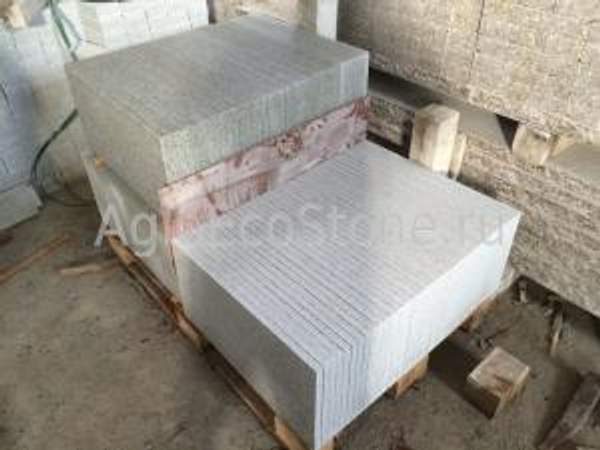 Гранит, плитка облицовочная светло-серый