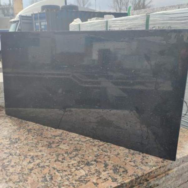 Гранитная плитка 600х300х20 Absolute Black. Гранит черный полировка.