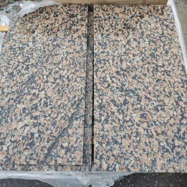 Гранитная плитка 600х300х20 полировка. Гранит красный Южно Султаевский