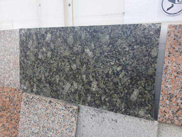 Гранитная плитка Батерфляй Грин 600х300х20 термообработка