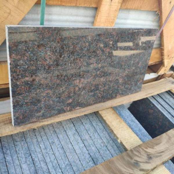 Гранитная плитка Тан Браун 600х300х20 полированный. Гранит Tan Brown коричневый