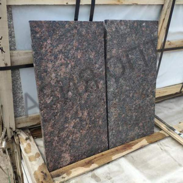 Гранитная плитка Тан Браун 600х300х20 термообработка. Гранит Тан Браун