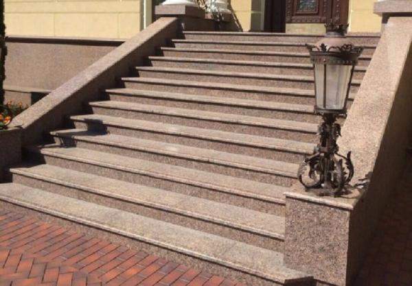 Гранитные лестницы. Накладные ступени. Гранит. 1200*320*20.G361 термообработка