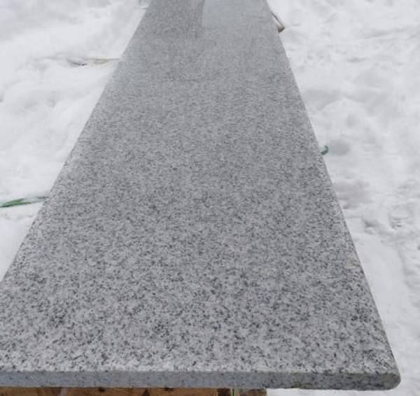 Гранитные ступени 1500х320х20 полировка. Гранит Белла Вайт