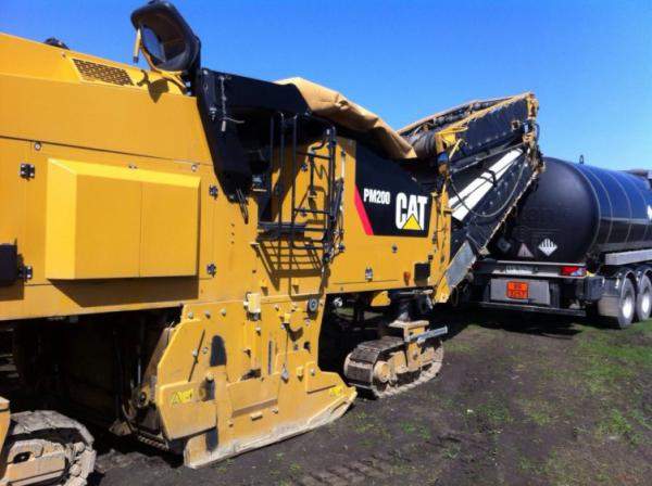 Гусеничная фреза Caterpillar PM200 в наличии в России