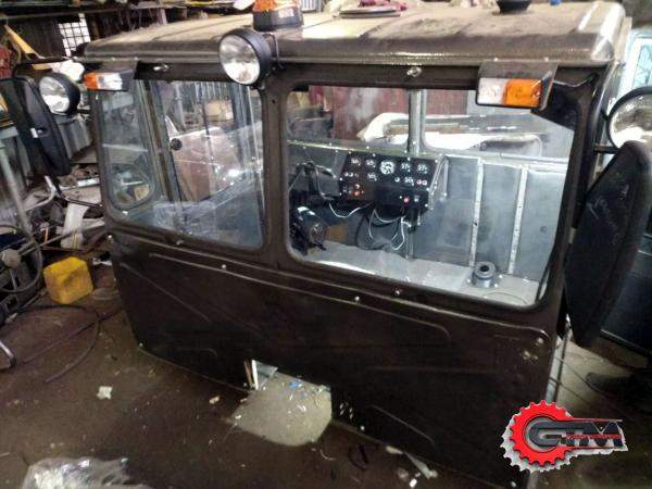 Кабина Кировец после ремонта,дверь новая