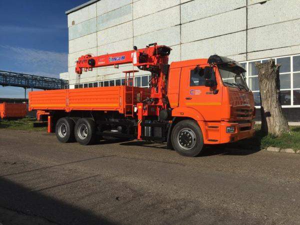 Kanglim KS1256G-II TOP с металлической платформой на шасси Камаз-65115