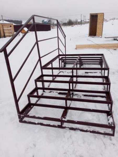 Каркас крыльца на металлокаркасе.