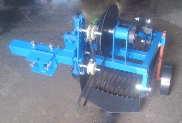 Картофелекопатель КВ-02 со смещением к мотоблоку, мототрактору, минитрактору