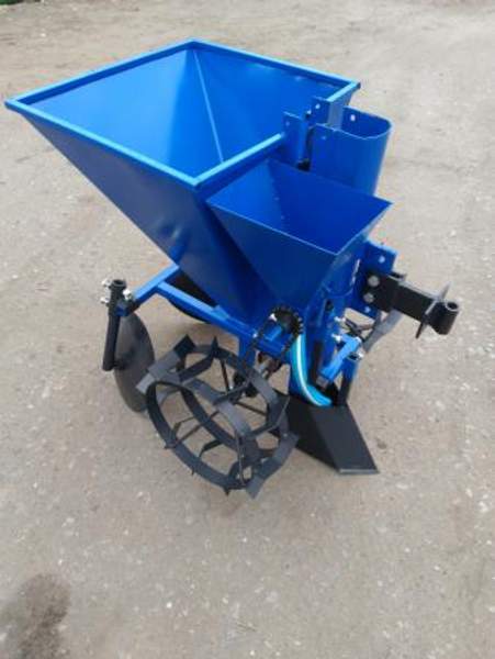 Картофелесажалка с бункером для удобрений КС01-01П к мотоблоку