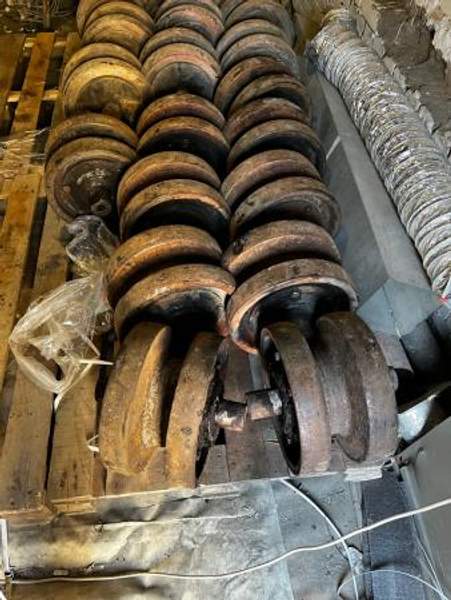 Каток опорный нижний на дэк-251 б/у