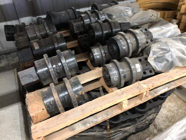 Каток поддерживающий Hyundai R210-7 (81EM-10030)(81EM-10031BG)