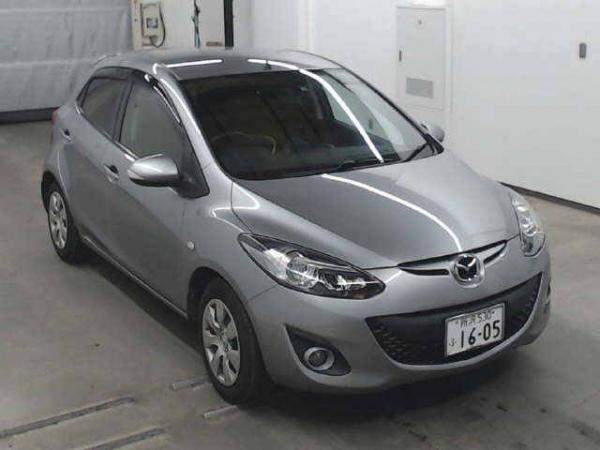 Хэтчбек 3 поколение SKYACTIV рестайлинг MAZDA DEMIO кузов DEJFS год вып 2013 пробег 111 т.км цвет серебристый