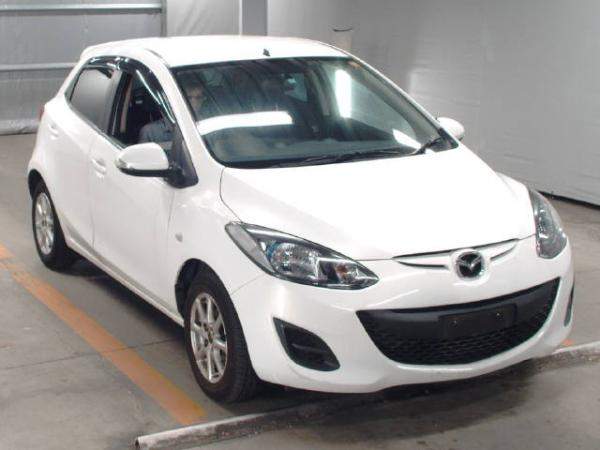 Хэтчбек 3 поколение SKYACTIV рестайлинг MAZDA DEMIO кузов DEJFS год вып 2013 пробег 80 т.км цвет белый жемчуг