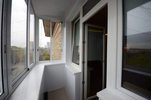 "Холодное" остекление балкона