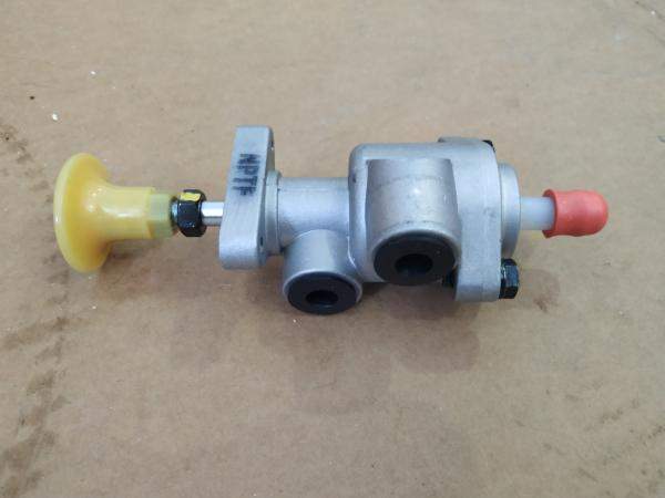 Клапан-кнопка стояночного тормоза HD120/370