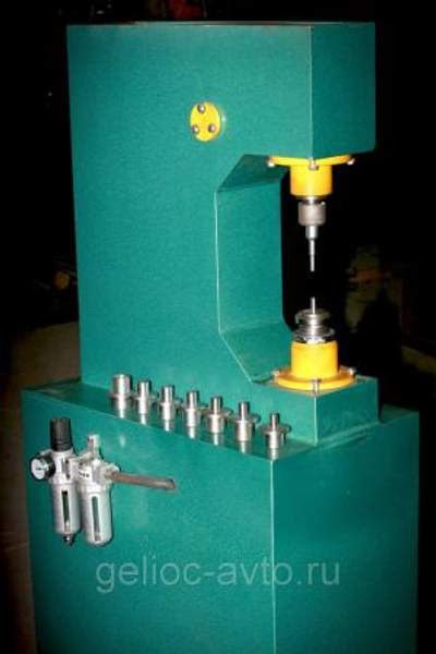 Клепальное оборудование для тормозных колодок