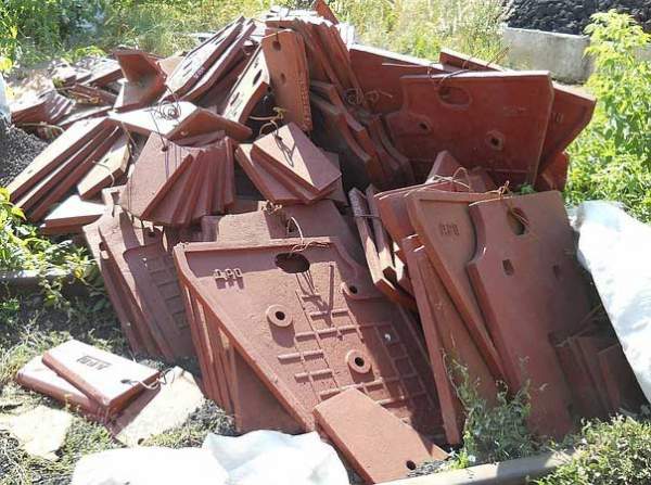 Клин нижний правый СМД-108А, № СМД-108.00.00.005 / 4844800005 (футеровка)