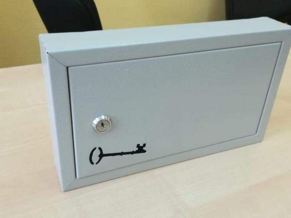 Ключница настенная металлическая на 10 ключей "Ключик"