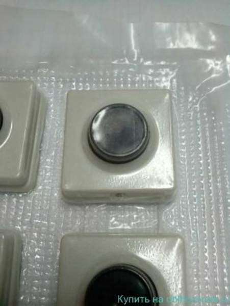 Кнопка для звонка кругл на квадратном