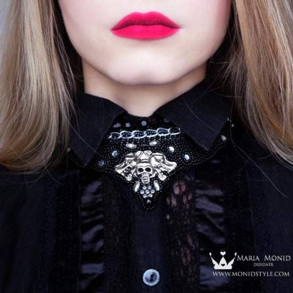 Колье "Череп с собаками" ручной работы от Maria Monid