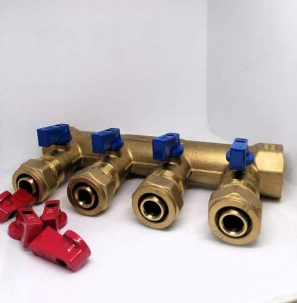 Коллектор водоснабжения с шаровыми кранами для металлопластиковых труб 1"x20мм 4 выхода цанга TIM, 200-1(4)-20