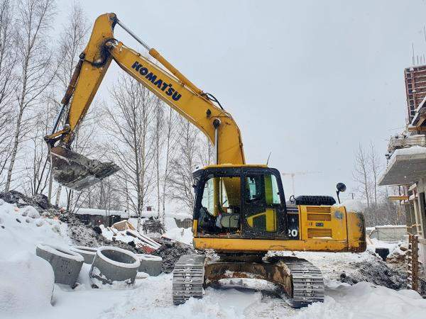 Komatsu PC220-8 б/у экскаватор гусеничный