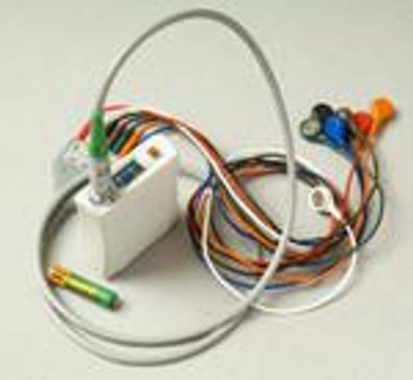 Комбинированный двенадцатиканальный регистратор ЭКГ и АД