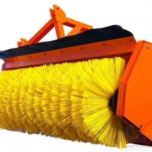 Коммунальная подметальная щетка с возможностью установки бочки для полива на минитрактор