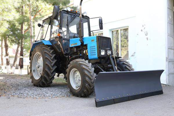 Коммунальный отвал КО-4 гидроповоротный (уп.место 1/12 ТУМ 180 входит в комплект.)