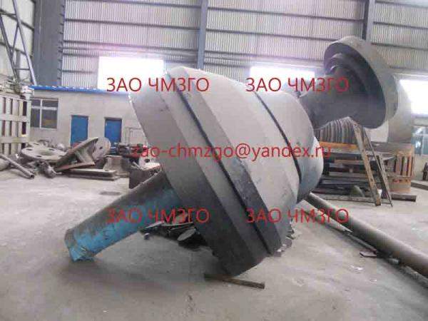 Конусная дробилка состоит из: колпака, траверза, чаши дробильной, станины, пути рельсового, цилиндра гидравлического, песта, эксцентрика, вала приводного, шкива, брони дробильной чаши, брони дробящего конуса, домкрата вытяжного, конуса д