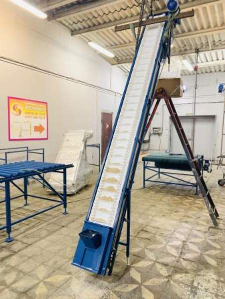 Конвейер для транспортировки сыпучих грузов (семечек, орехов) в соседнее оборудование