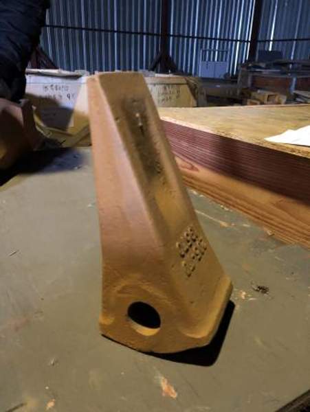 Коронка ковша экскаватора KM15 (205-70-19570)