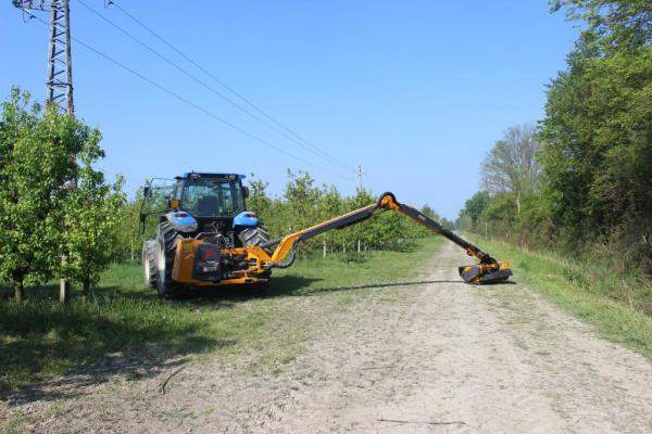 Косилка на манипуляторе FERRI серии TKZ 80