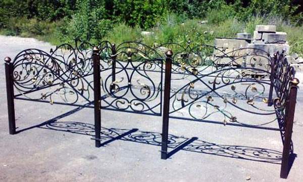 Кованая оградка №45 - изготовим по вашим размерам