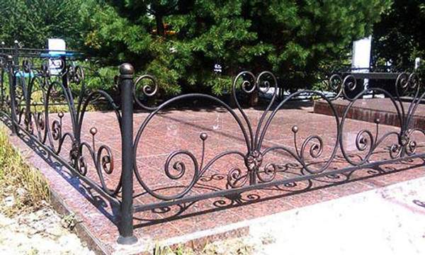 Кованая оградка №49 - изготовим по вашим размерам