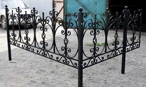Кованая оградка №8 - изготовим по вашим размерам