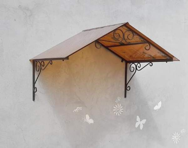 Кованый козырек над крыльцом