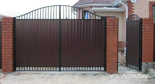 Кованные распашные ворота