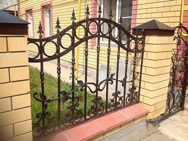 Кованые заборы для частного дома, дачи - делаем "под ключ"