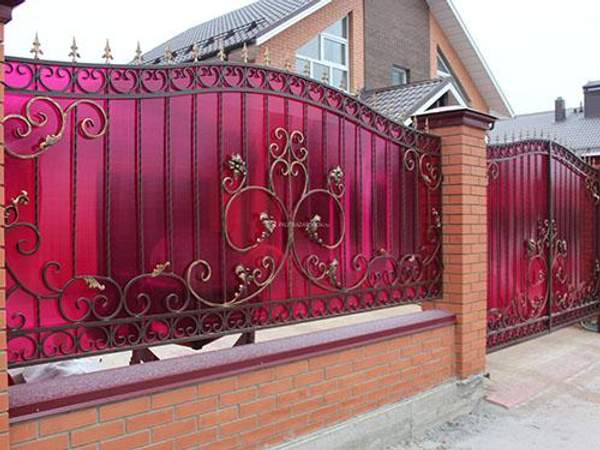 Кованые заборы с поликарбонатом - делаем "под ключ"