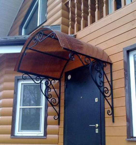 Козырек над входом