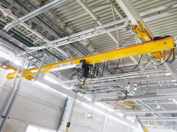 Кран мостовой подвесной двухпролетный