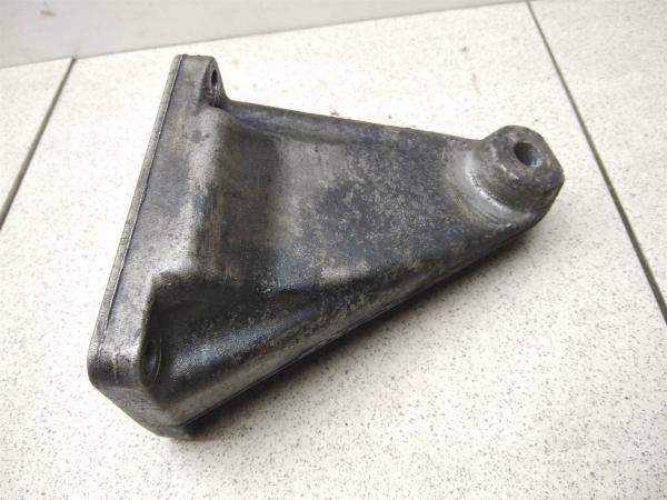 Кронштейн опоры двигателя правый Mercedes Benz W211 E-Klasse (УТ000216536) Оригинальный номер A1122232104