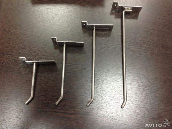 Крючки и кронштейны на экономпанели